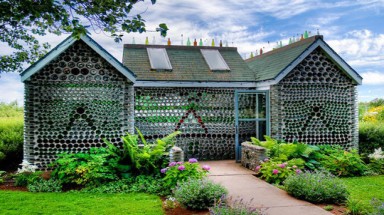  10 ngôi nhà đẹp “lạ” làm bằng vật liệu tái chế