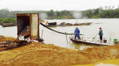  Quảng Trị: Cần xem xét lại việc cấp phép khai thác cát sỏi trên sông Thạch Hãn 