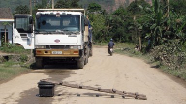  Đà Nẵng: Bức xúc xe bẩn, người dân chặn đường 