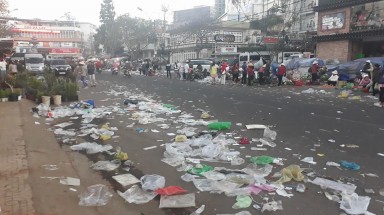  Hình ảnh khu phố trung tâm của Đà Lạt ngập rác sau Tết và bài học về ý thức tự giác