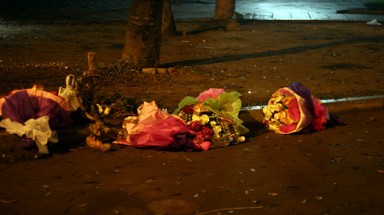  Hoa vứt đầy đường sau lễ Tình nhân