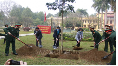  Đồng chí Trương Thị Mai phát động Tết trồng cây “Đời đời nhớ ơn Bác Hồ”