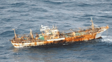 Phát hiện "con tàu ma" lênh đênh từ sóng thần Nhật Bản