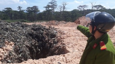  Lâm Đồng: Bắt quả tang một doanh nghiệp chôn trái phép khoảng 40.000 tấn chất thải rắn 