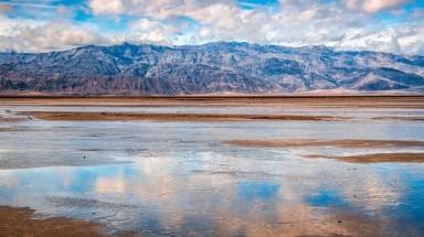  Hồ nước 16 km xuất hiện giữa sa mạc nóng nhất thế giới