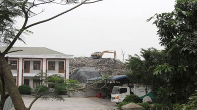  Hà Nam: Nhà máy xử lý rác quá tải, dân lãnh đủ