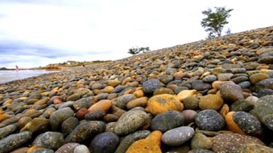 Bãi đá cổ thạch có nhiều hình dạng, màu sắc nhất 
