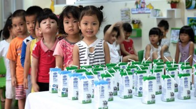  Hàng triệu ly sữa học đường cung cấp cho trẻ em Thủ đô Hà Nội mỗi ngày