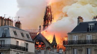  Cháy lớn tại Nhà thờ Đức Bà Paris