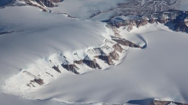 "Thủy tinh thiên thạch" nhặt ở Nam Cực đến từ Việt Nam