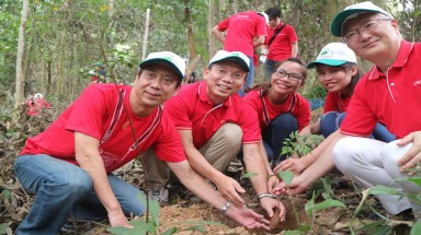 Canon tại Việt Nam ra quân trồng rừng “Vì một Việt Nam xanh” năm 2017