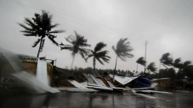  Siêu bão Fani ập vào Ấn Độ, 1 triệu người sơ tán