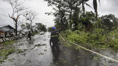  Bão Vongfong tàn phá nặng nề nhiều thị trấn của Philippines