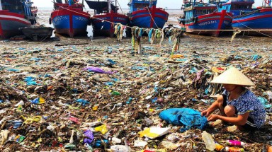 Kinh hoàng biển… rác ở Hậu Lộc, Thanh Hóa