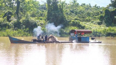 Lâm Đồng tạm dừng khai thác cát tại nhiều điểm trên sông Đồng Nai