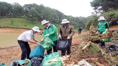  Lâm Đồng: Rác thải nông nghiệp, vỏ thuốc bảo vệ thực vật gây ô nhiễm 