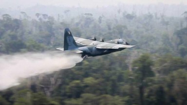  Quân đội Brazil điều máy bay chiến đấu đến dập lửa ở rừng Amazon