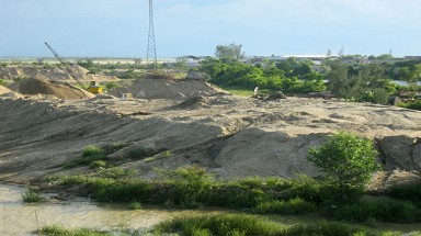  Phà Bến Thủy giờ là nơi chứa cát lậu