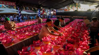  Giáo hội Phật giáo Việt Nam kêu gọi không thả hoa đăng nhựa