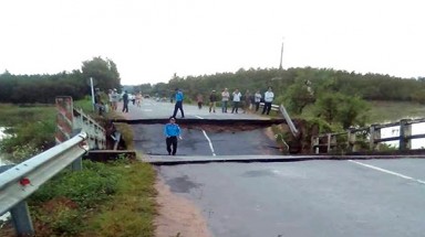  Bình Thuận sẽ làm cầu tạm thay cầu bị sập  