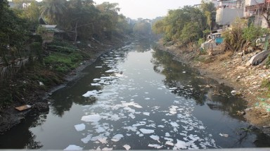   Hà Nội cần rất nhiều tiền để "giải cứu" các dòng sông ô nhiễm 