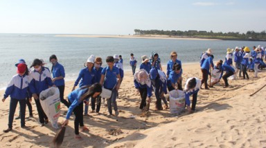  Tuổi trẻ Quảng Bình xung kích, tình nguyện, chung tay làm sạch môi trường