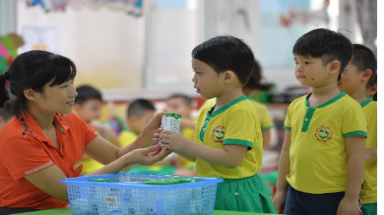  Quan tâm đến dinh dưỡng cho học sinh trong mùa dịch, nhiều địa phương triển khai Sữa học đường