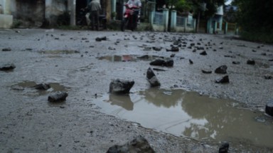  Đà Nẵng: Xe tải rải đá gây nguy hiểm
