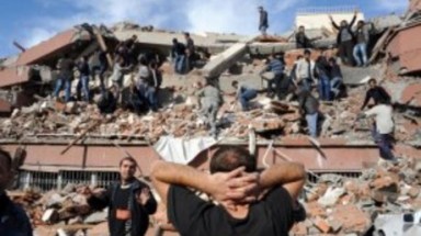  Gần 600 người chết vì địa chấn tại Thổ Nhĩ Kỳ
