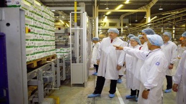  Siêu nhà máy sữa Vinamilk “ghi điểm” với đoàn công tác của Bộ Nông Nghiệp Mỹ