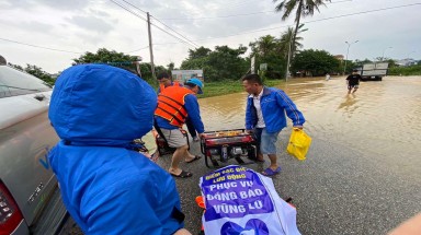  VNPT hỗ trợ thông tin liên lạc cho người dân Huế, Đà Nẵng khắc phục bão Sơn Ca