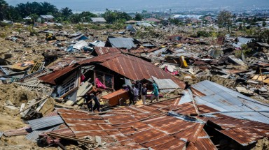  Động đất, sóng thần tại Indonesia: Số người thiệt mạng và mất tích lên tới hơn 1.670 người