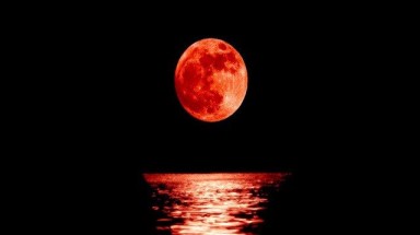  Mặt trăng máu báo trước ngày tận thế?