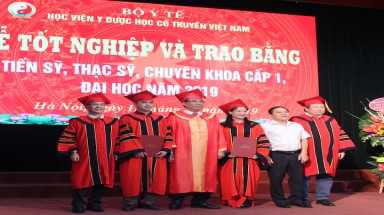  Học viện Y - Dược học Cổ truyền Việt Nam trao bằng tốt nghiệp cho các học viên sau đại học năm học 2018- 2019