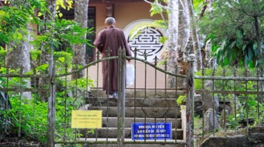  Phật tử về chùa Từ Hiếu mong gặp thiền sư Thích Nhất Hạnh