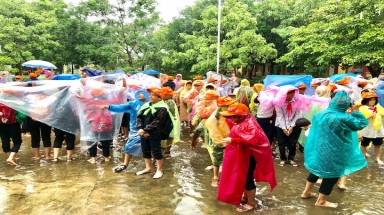  Quảng Nam:Học sinh và giáo viên tham gia diễn tập ứng phó sóng thần
