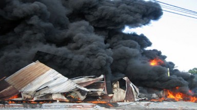 Đà Nẵng: Cháy kho chứa thùng xốp, náo loạn khu dân cư