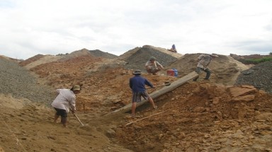  Đắk Lắk: Người dân bức xúc việc nổ mìn thi công kênh dẫn dòng của thủy điện Sêrêpốk 4A 