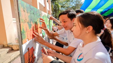  Tác phẩm “Bình minh ở rừng ngập mặn” đạt giải nhất cuộc thi vẽ tranh “Rừng ngập mặn bảo vệ cuộc sống, giảm thiểu tác động của biến đổi khí hậu”