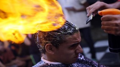  Đến Ai Cập, trải nghiệm cắt tóc bằng lửa