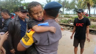  Số người chết vì sóng thần Indonesia vượt 281, hơn 1.000 người bị thương