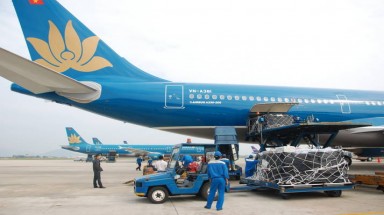  Airbus và Vietnam Airlines chuyển thiết bị y tế cho bệnh viện ở Hà Nội
