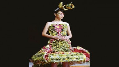  Chiếc váy làm từ... 4.000 túi trà
