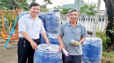 Nông dân ở Quảng Nam tham gia mô hình thu gom rác thải bảo vệ môi trường