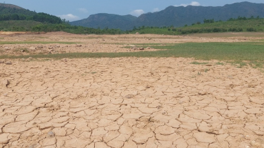 Bình Định: Hồ trơ đáy, ruộng bỏ hoang và 24.000 người dân có nguy cơ "khát nước"