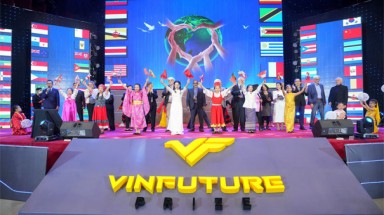  Giải thưởng Chính của VinFuture 2023: Phát minh về pin mặt trời và lưu trữ bằng pin Lithium-ion