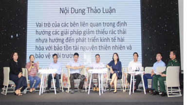 Đối thoại tìm giải pháp giảm thiểu rác thải nhựa ở vịnh Nha Trang
